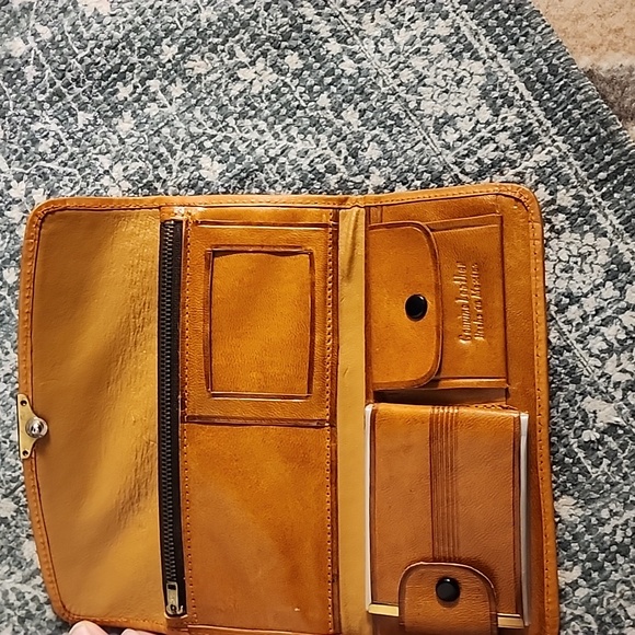 💥Sale!💥 Floral Leather Wallet - Picture 3 of 10